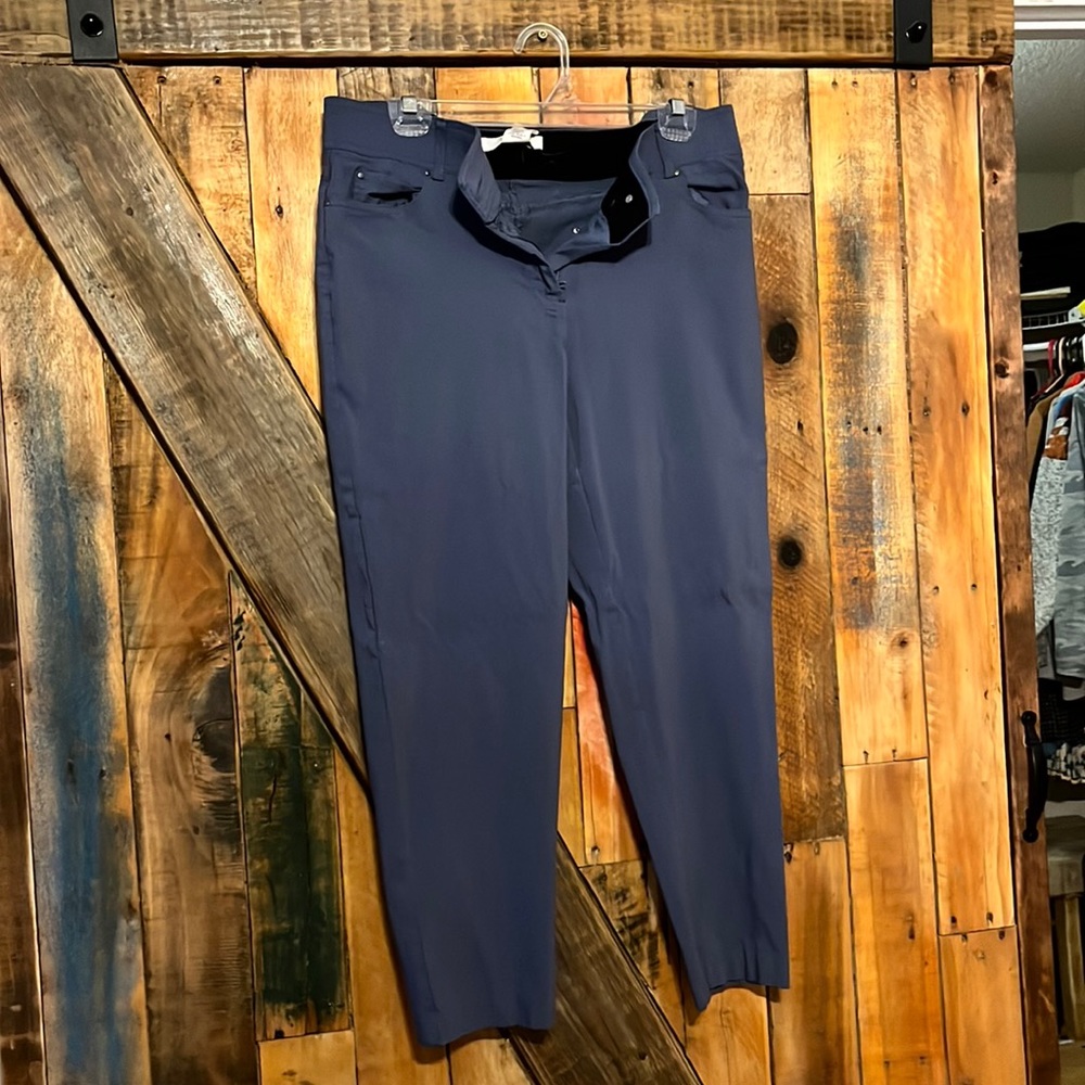 Dusty blue capri with nice stretchy waist band!
